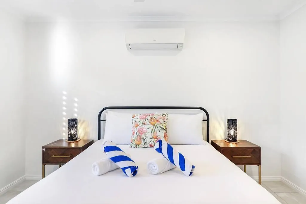 Elevated Entertainer - Modern, Spacious & Stylish East Trinity Holiday home