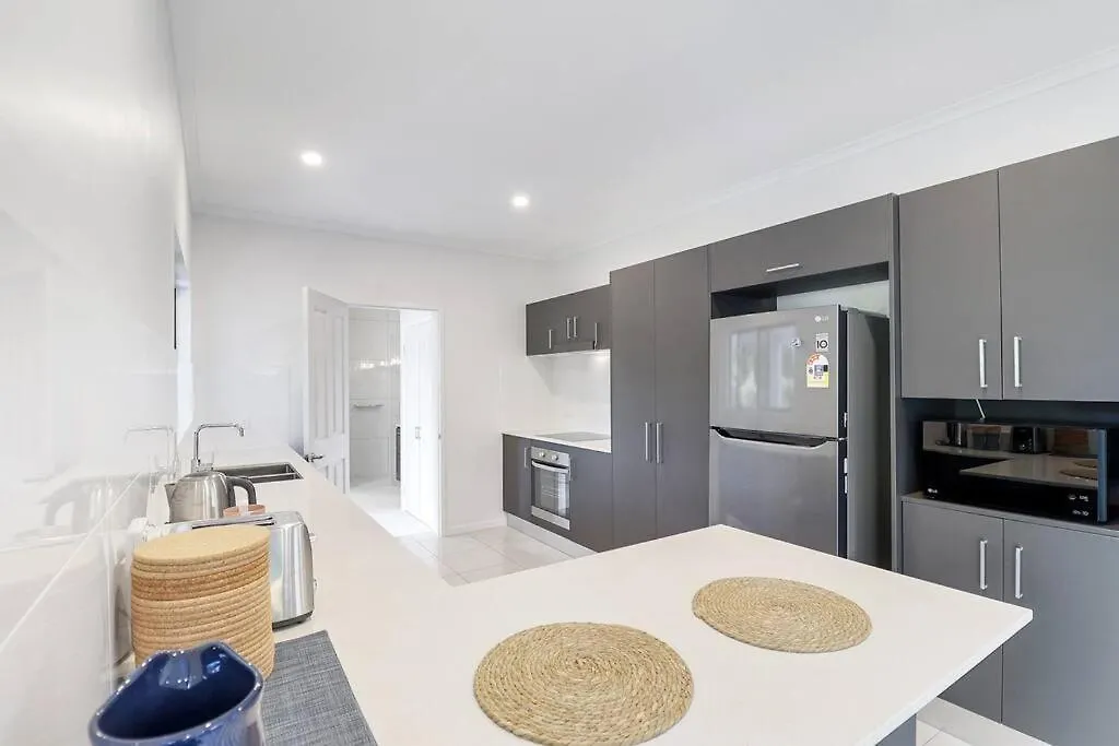 Elevated Entertainer - Modern, Spacious & Stylish East Trinity
