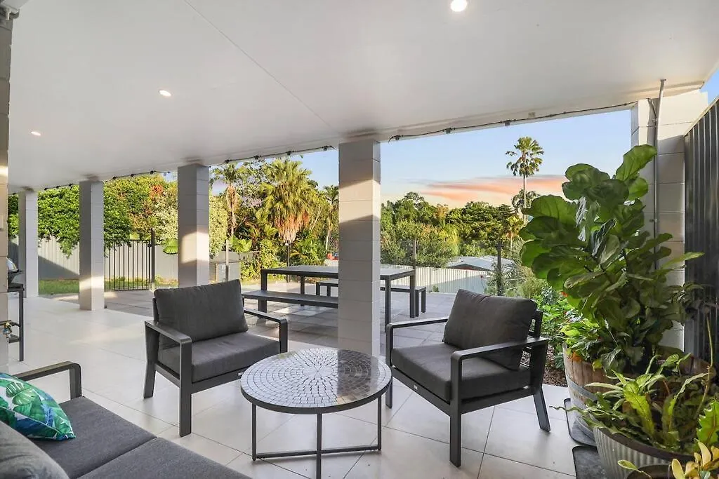 Elevated Entertainer - Modern, Spacious & Stylish East Trinity Australia