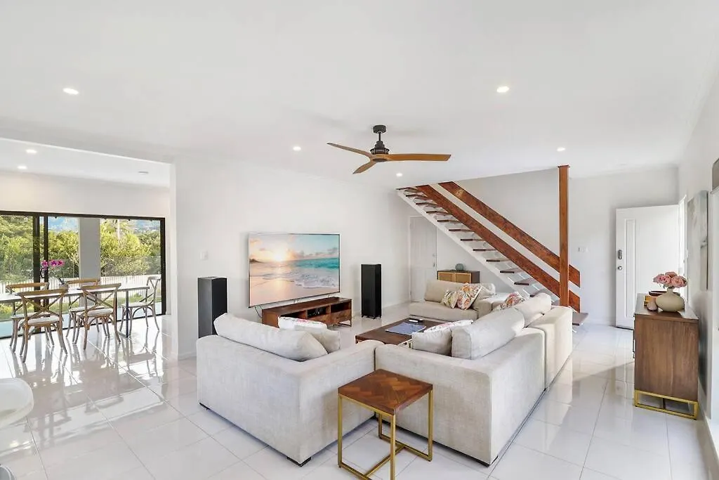Elevated Entertainer - Modern, Spacious & Stylish East Trinity