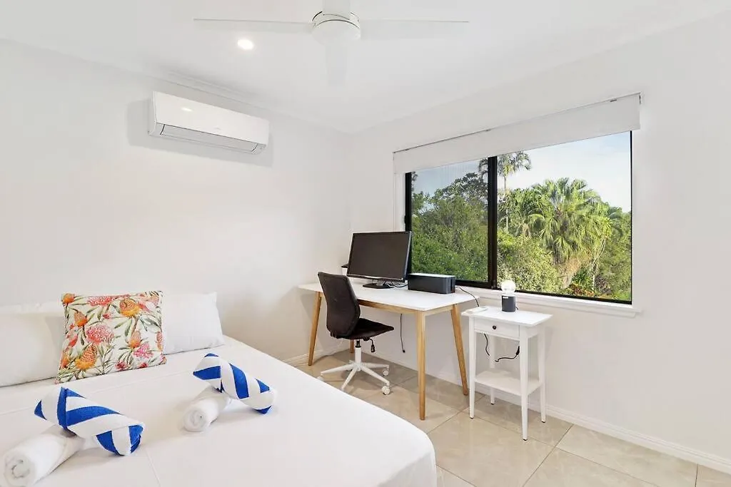 Elevated Entertainer - Modern, Spacious & Stylish East Trinity Holiday home