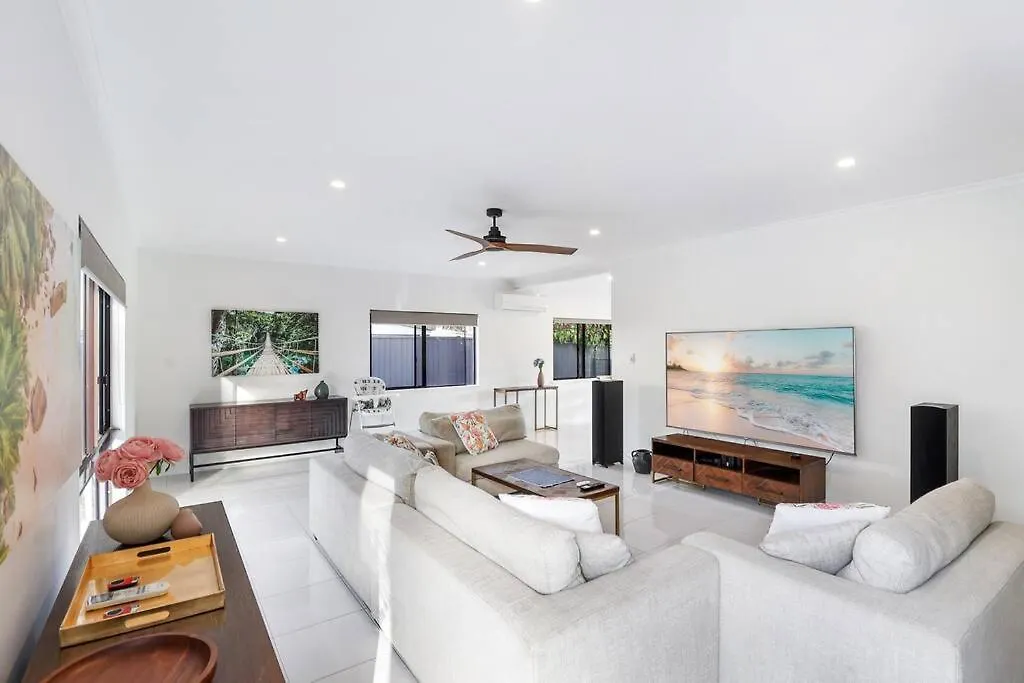 Elevated Entertainer - Modern, Spacious & Stylish East Trinity